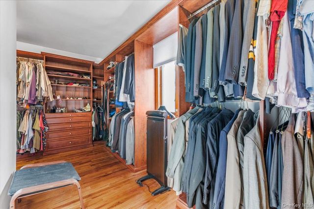 22 Lake Road, Great Neck, NY 11020