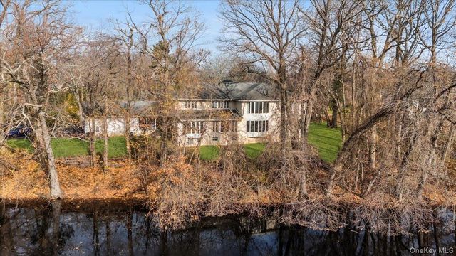 22 Lake Road, Great Neck, NY 11020