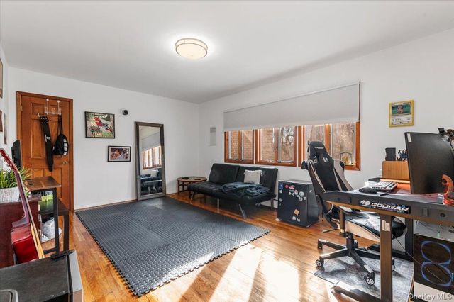 22 Lake Road, Great Neck, NY 11020