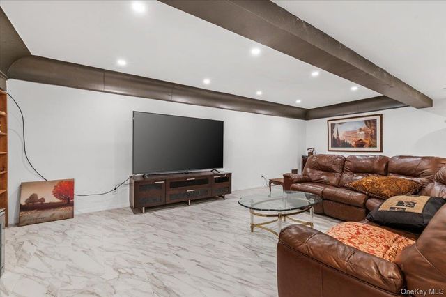 22 Lake Road, Great Neck, NY 11020