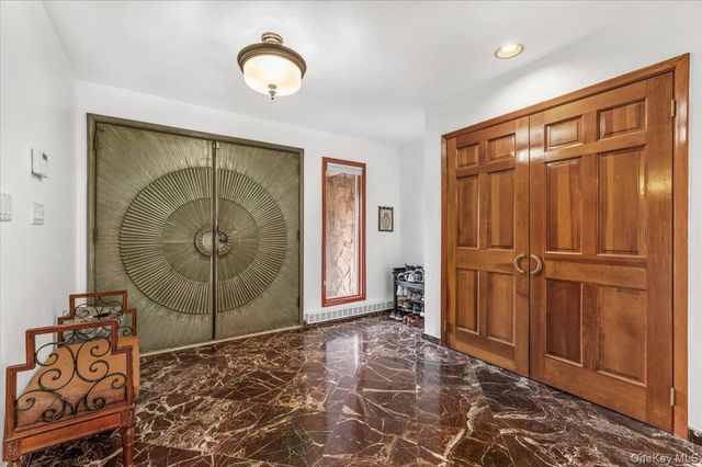 22 Lake Road, Great Neck, NY 11020