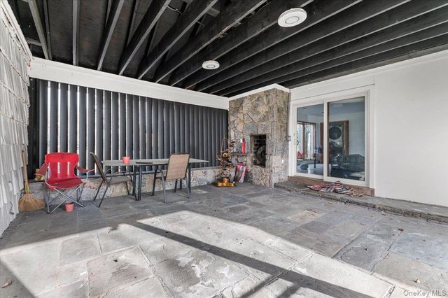 22 Lake Road, Great Neck, NY 11020