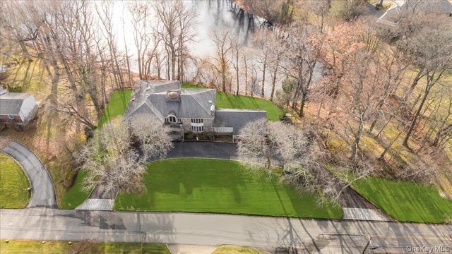 22 Lake Road, Great Neck, NY 11020