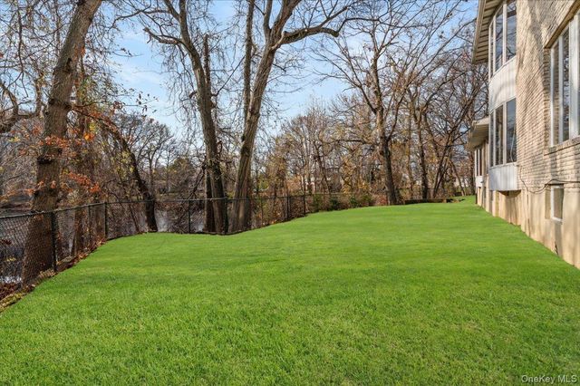 22 Lake Road, Great Neck, NY 11020