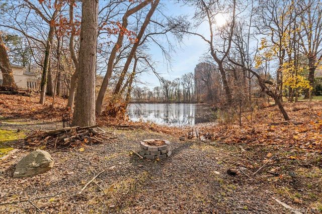 22 Lake Road, Great Neck, NY 11020