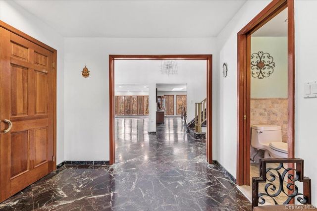 22 Lake Road, Great Neck, NY 11020