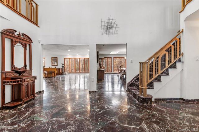 22 Lake Road, Great Neck, NY 11020