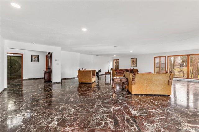 22 Lake Road, Great Neck, NY 11020