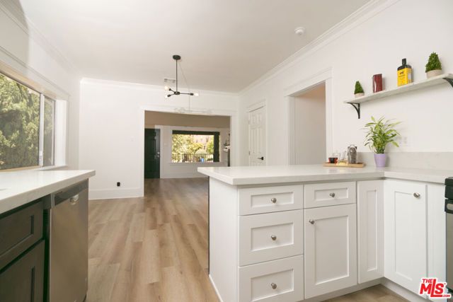 2510 S Bronson Avenue, Los Angeles, CA 90018
