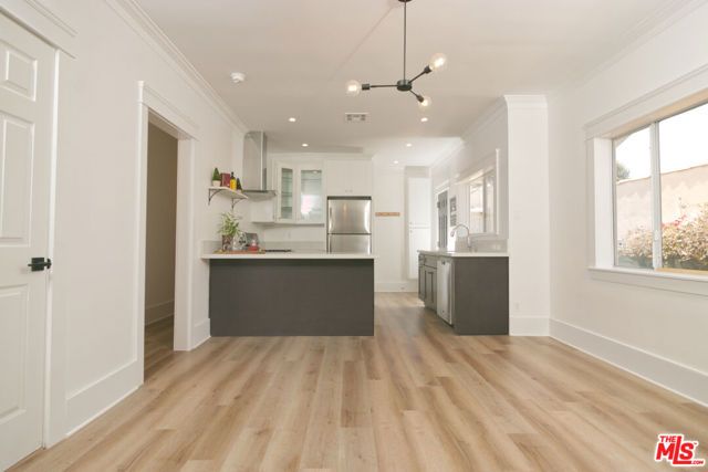 2510 S Bronson Avenue, Los Angeles, CA 90018