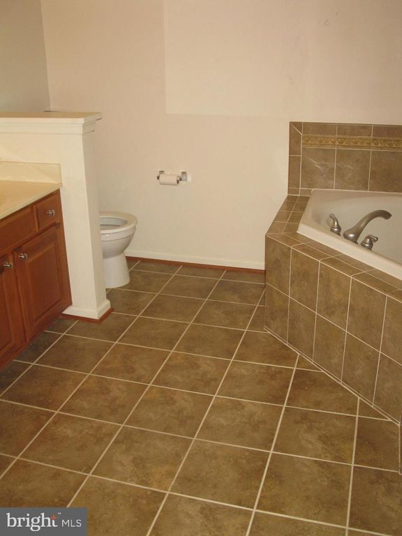 Image 84 of property listing at 7120 SILVERLEAF OAK RD #228, Elkridge, MD 21075