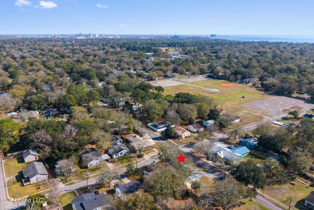 1909 Polk Avenue, Pascagoula, MS 39567