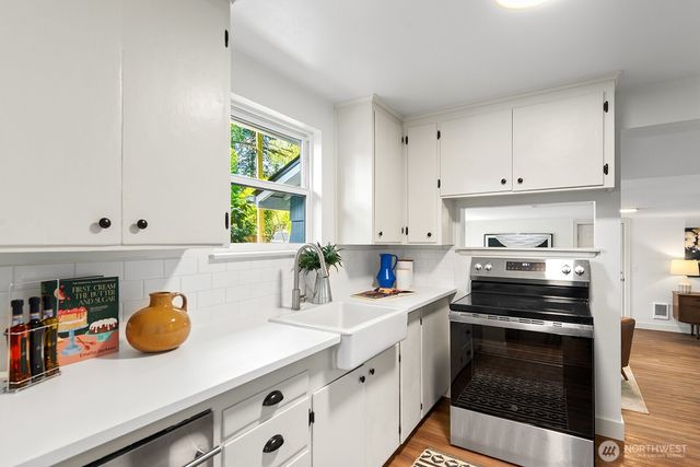 2802 NE 185th Street, Lake Forest Park, WA 98155