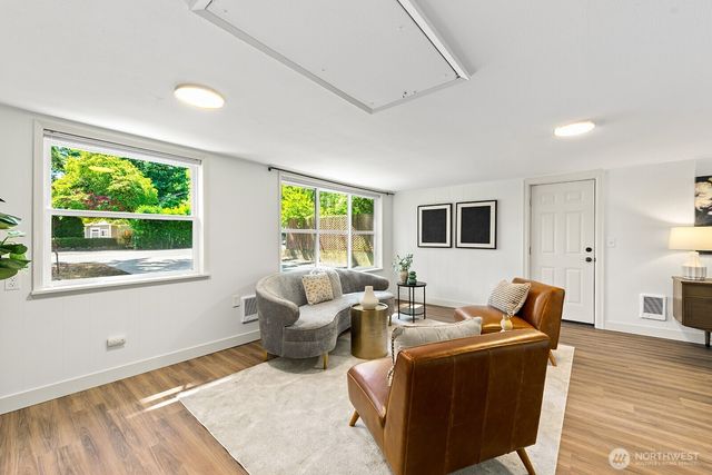 2802 NE 185th Street, Lake Forest Park, WA 98155