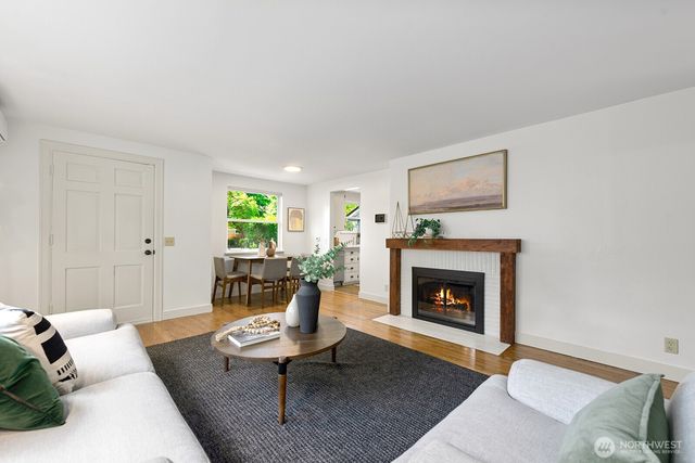 2802 NE 185th Street, Lake Forest Park, WA 98155