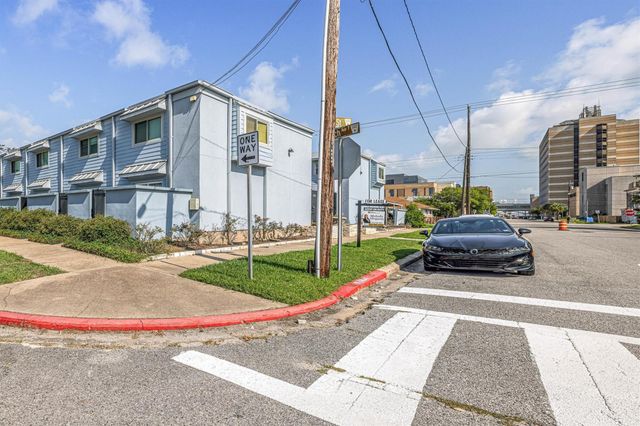525 11th Street 6, Galveston, TX 77550