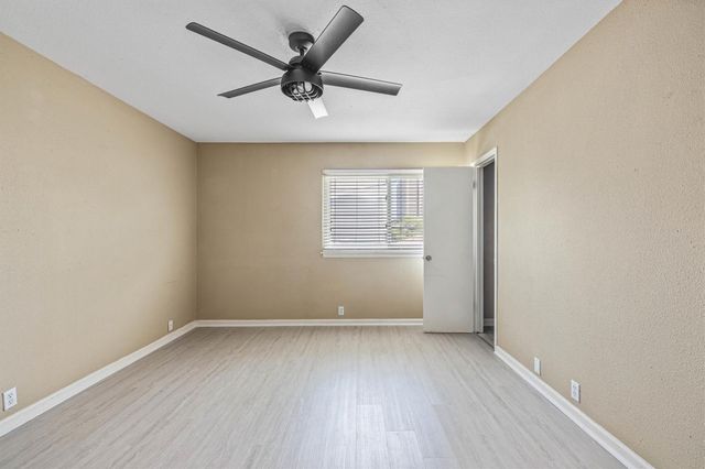 525 11th Street 6, Galveston, TX 77550