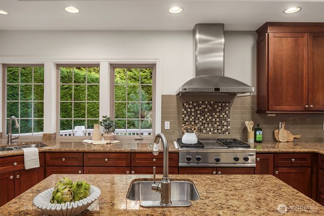 9810 SE 35th Place, Mercer Island, WA 98040