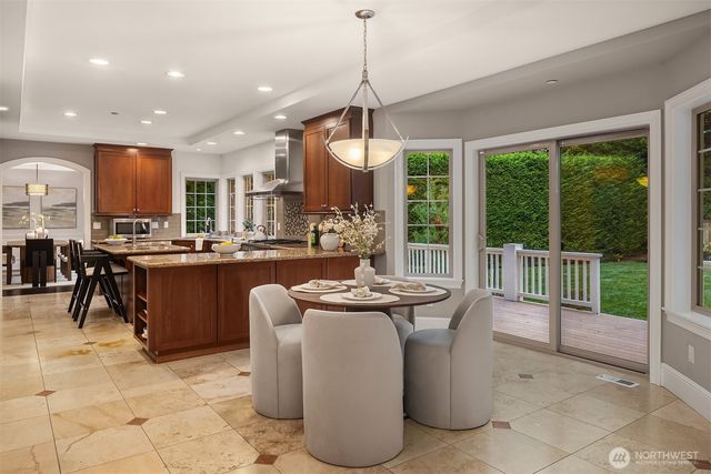 9810 SE 35th Place, Mercer Island, WA 98040