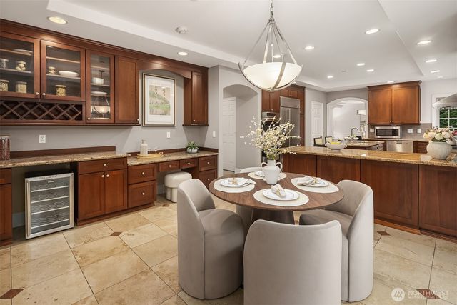 9810 SE 35th Place, Mercer Island, WA 98040