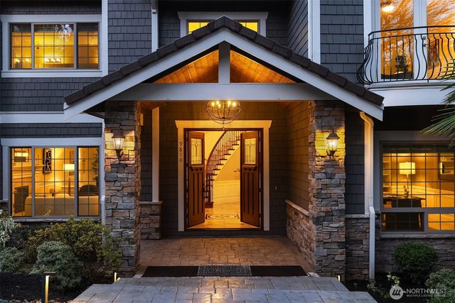 9810 SE 35th Place, Mercer Island, WA 98040