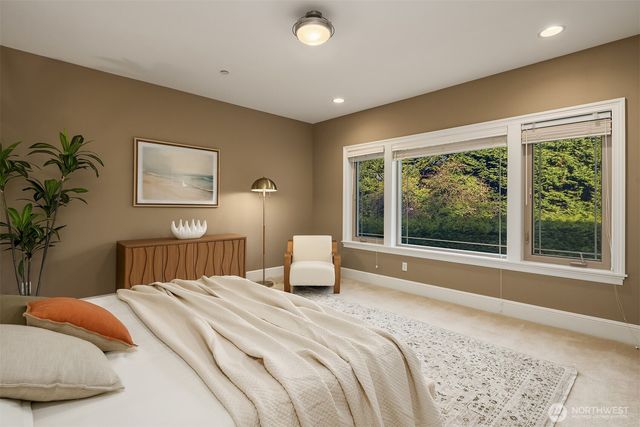 9810 SE 35th Place, Mercer Island, WA 98040