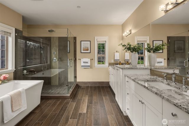 9810 SE 35th Place, Mercer Island, WA 98040