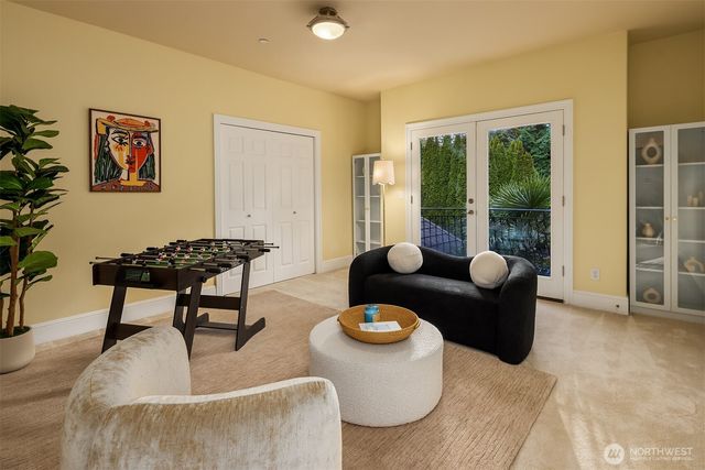 9810 SE 35th Place, Mercer Island, WA 98040