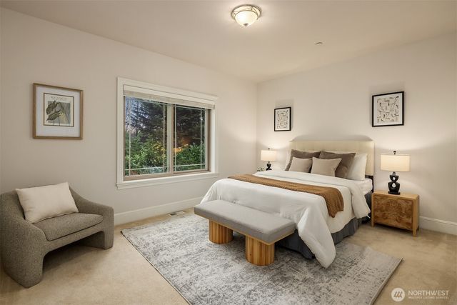 9810 SE 35th Place, Mercer Island, WA 98040