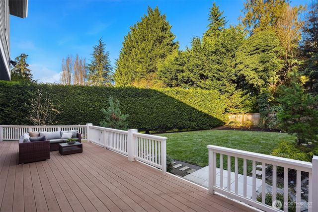 9810 SE 35th Place, Mercer Island, WA 98040