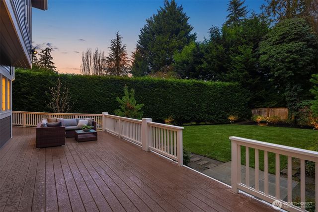 9810 SE 35th Place, Mercer Island, WA 98040