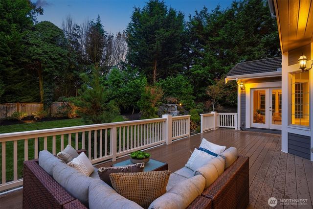 9810 SE 35th Place, Mercer Island, WA 98040