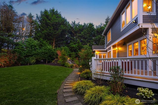 9810 SE 35th Place, Mercer Island, WA 98040