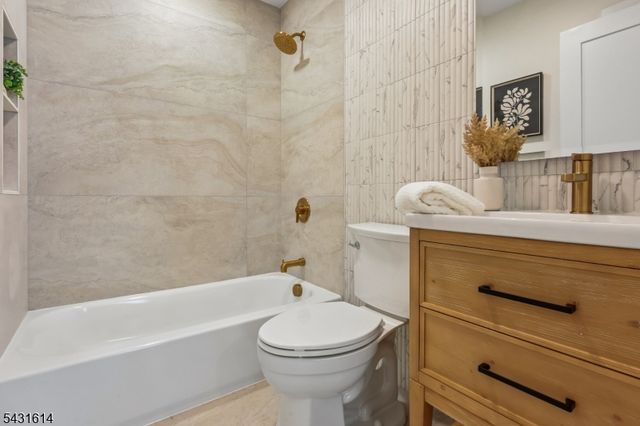 10 Rose St, Edison Twp., NJ 08817
