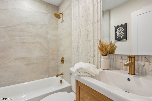 10 Rose St, Edison Twp., NJ 08817