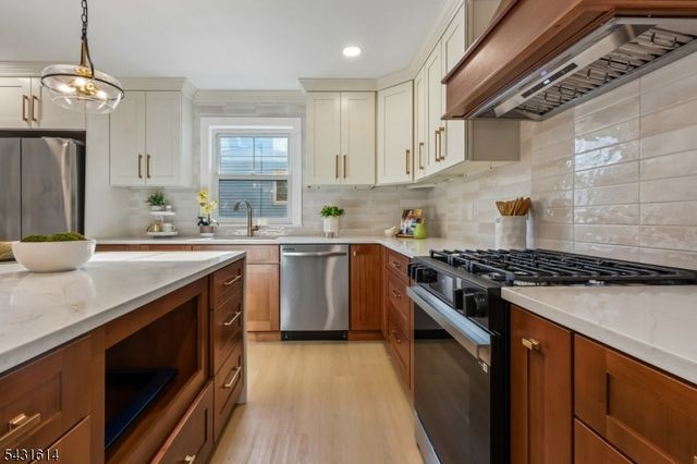 10 Rose St, Edison Twp., NJ 08817