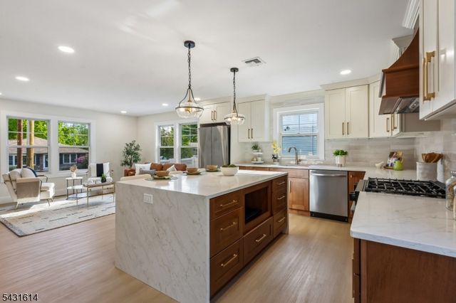 10 Rose St, Edison Twp., NJ 08817