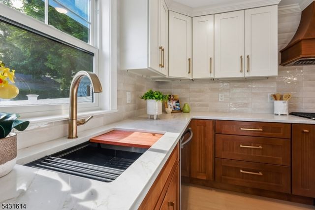 10 Rose St, Edison Twp., NJ 08817