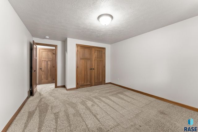 5915 W Yukon Trl, Sioux Falls, SD 57107