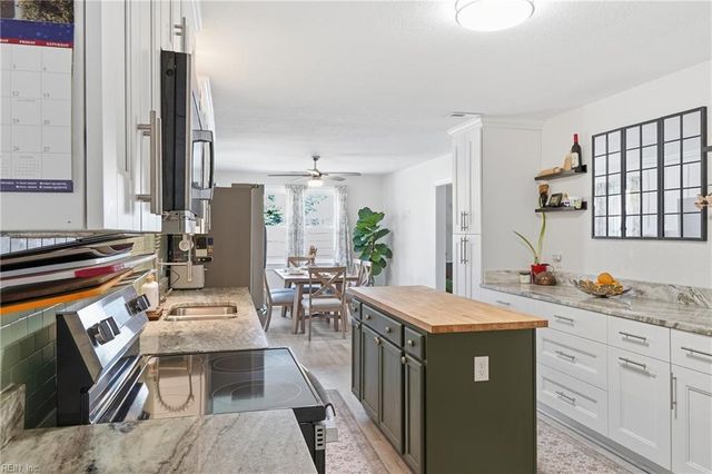 2021 Wolfsnare RD, Virginia Beach, VA 23454