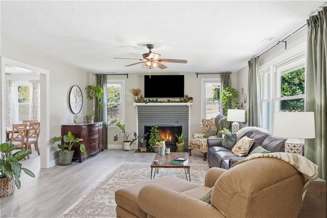 2021 Wolfsnare RD, Virginia Beach, VA 23454