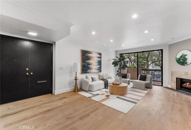 423 N Palm 108, Beverly Hills, CA 90210