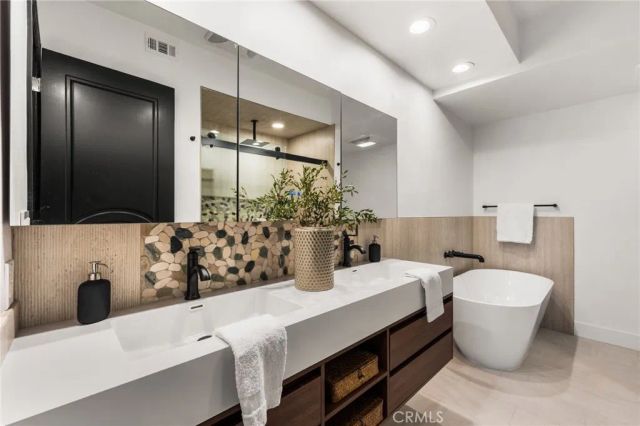 423 N Palm 108, Beverly Hills, CA 90210