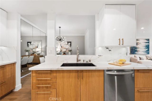 423 N Palm 108, Beverly Hills, CA 90210