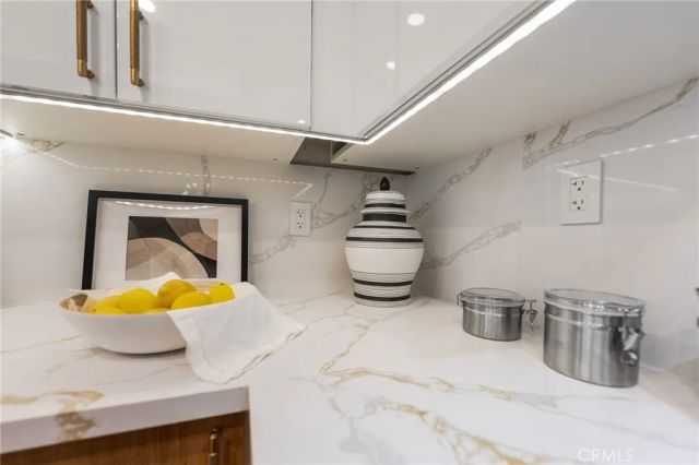 423 N Palm 108, Beverly Hills, CA 90210