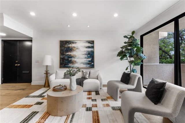 423 N Palm 108, Beverly Hills, CA 90210