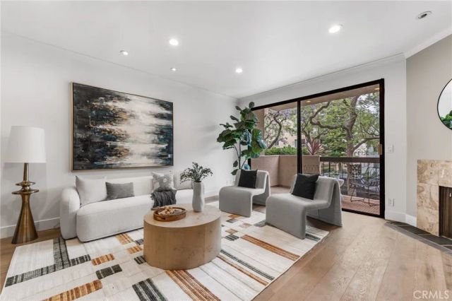 423 N Palm 108, Beverly Hills, CA 90210