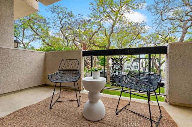 423 N Palm 108, Beverly Hills, CA 90210