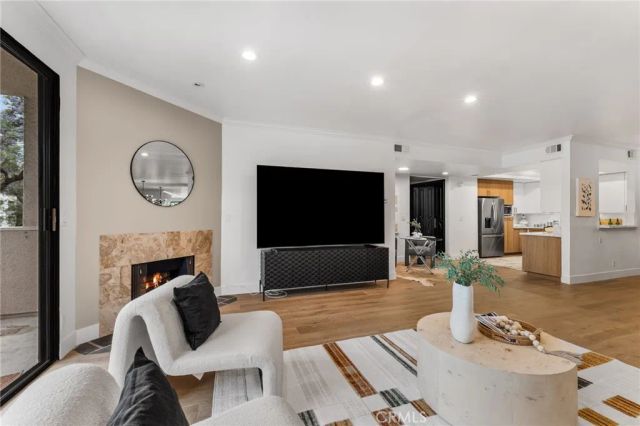 423 N Palm 108, Beverly Hills, CA 90210