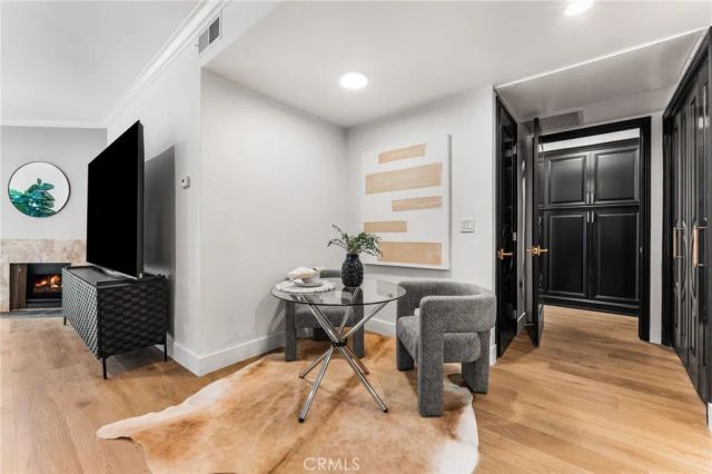 423 N Palm 108, Beverly Hills, CA 90210